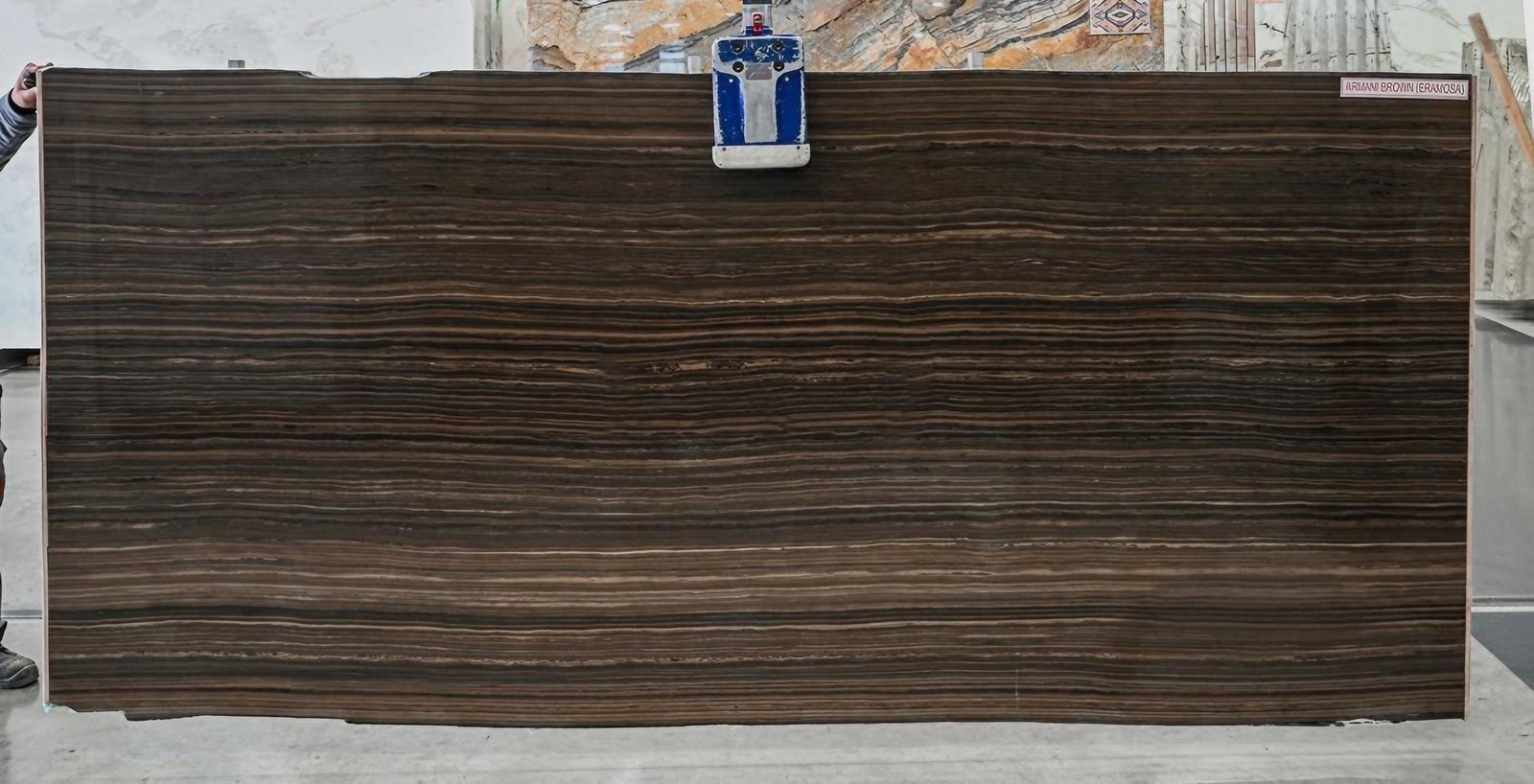 Brown wooden, marbre brun veiné, photo 2 sur 4
